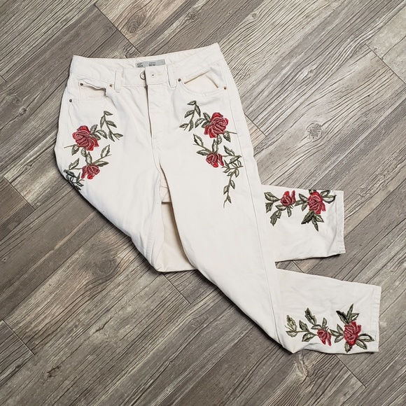 Topshop Denim - Topshop Moto Mom High Waisted Embroidered